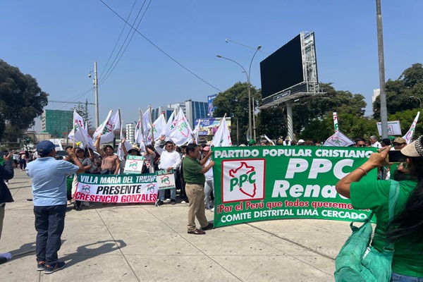 Militantes del PPC rechazan agravios del alcalde Rafael López Aliaga