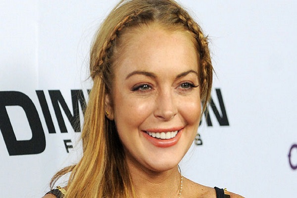 Lindsay Lohan anuncia que se comprometió con empresario en Dubai