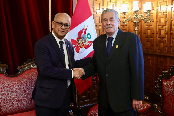 Presidente del Congreso se reunió con secretario general de la OEA de visita oficial en el Perú