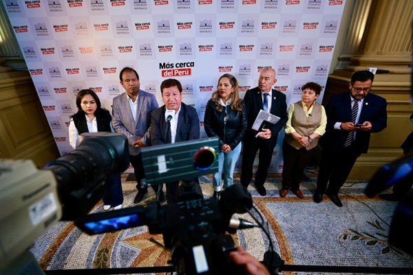 Podemos Perú exige vacancia presidencial por ineptitud ante sangrienta ola criminal