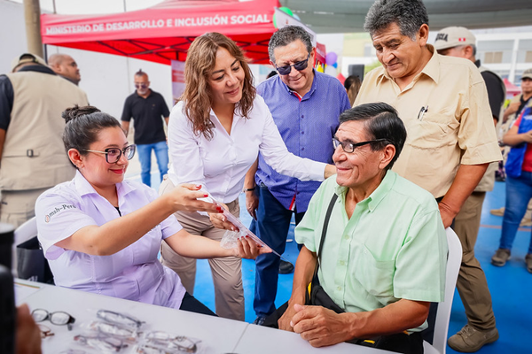 Usuarias de comedores, ollas comunes y comités de vaso de leche de Independencia mejoran su salud visual gracias a gestión del Midis
