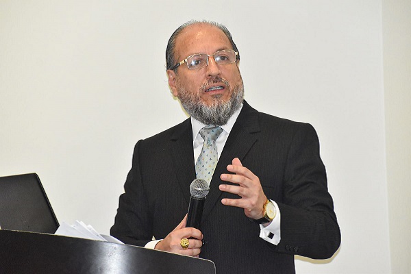 “La vacancia como respuesta  política debilita el orden constitucional”, afirma Dr. Iván Torres La Torre