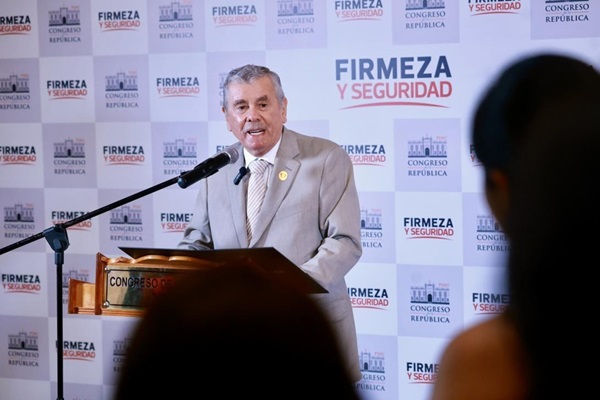 Jerí ha cometido un error, pero estoy en contra de la vacancia, señala Fernando Rospigliosi