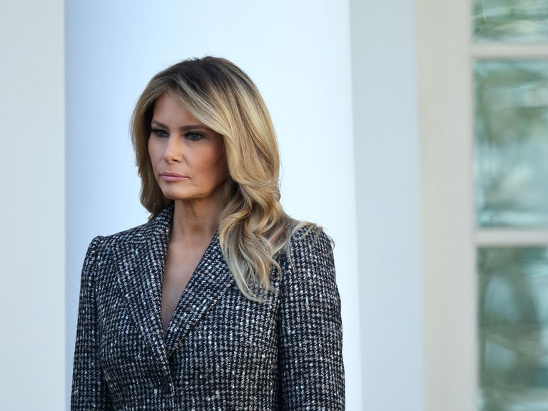 Melania Trump se despidió con un mensaje de reconciliación y pidió a EEUU que sea “una familia nacional”