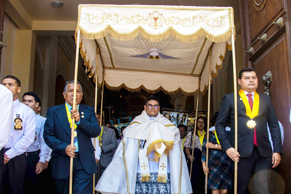 Pachacámac celebra la fiesta del cuasimodo con homenaje al Papa Francisco
