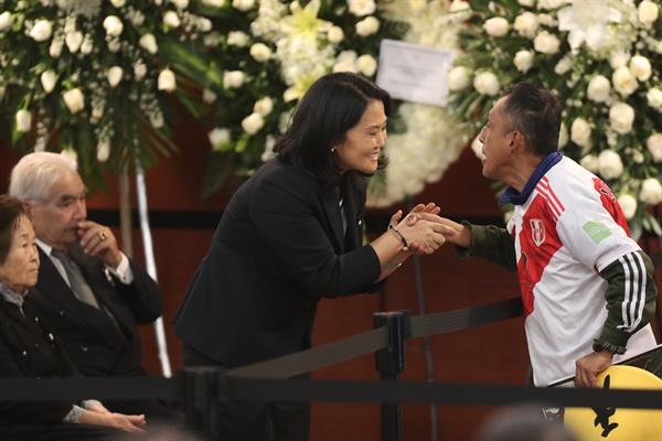 Miles de personas acuden al velorio de Alberto Fujimori en segundo día de honras fúnebres