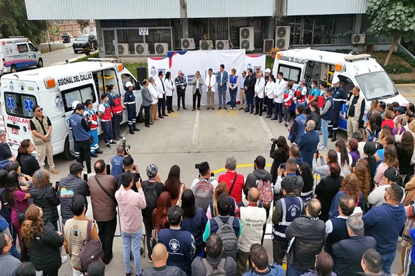 Seguimos mejorando la salud de los chalacos: Gobierno Regional entregó ambulancias al hospital San José y a Sanidad Aérea Internacional