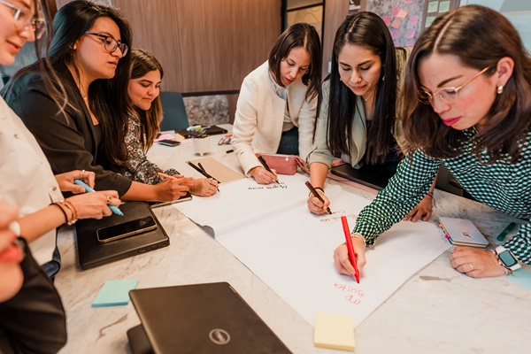 Profesionalizar sin perder el alma: el reto de crecer con coherencia cultural