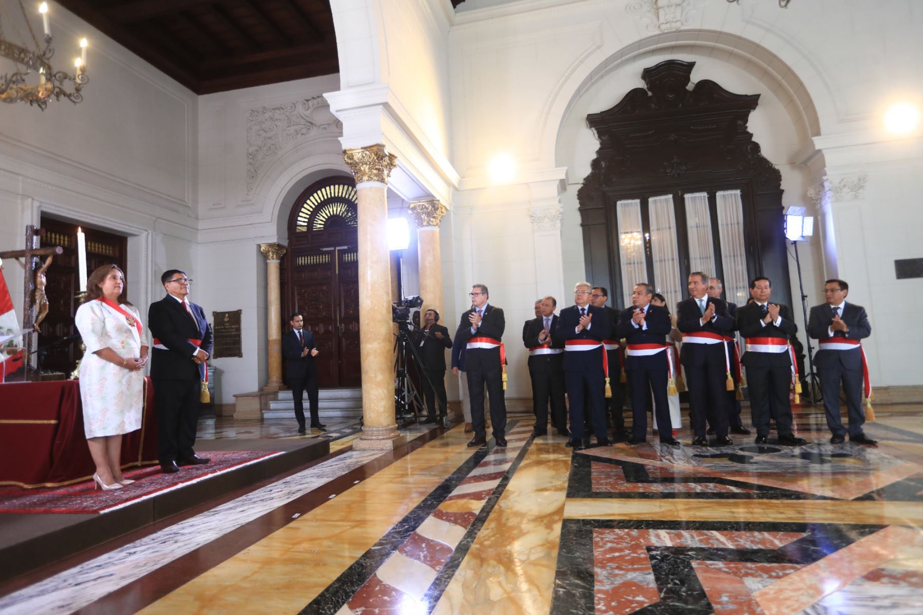 Presidenta Boluarte toma juramento a nuevos ministros