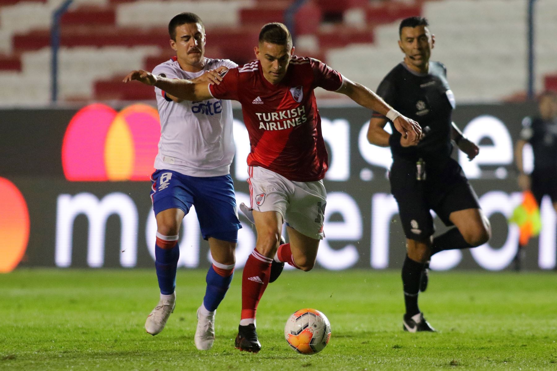 River aplastó a Nacional de Uruguay y enfrentará a Palmeiras