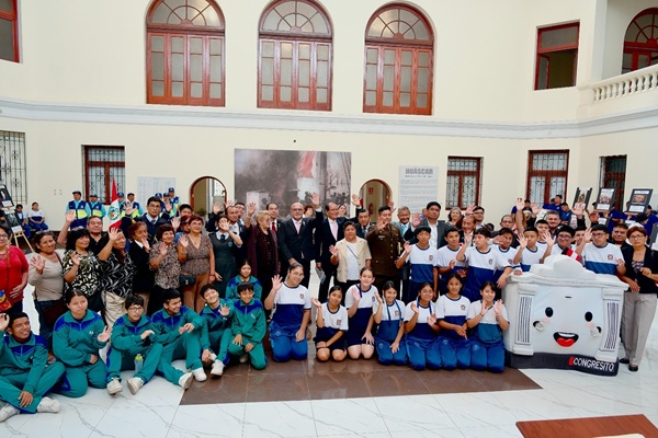 El Congreso abre sus archivos históricos a la ciudadanía con exposición fotográfica que revive la memoria parlamentaria