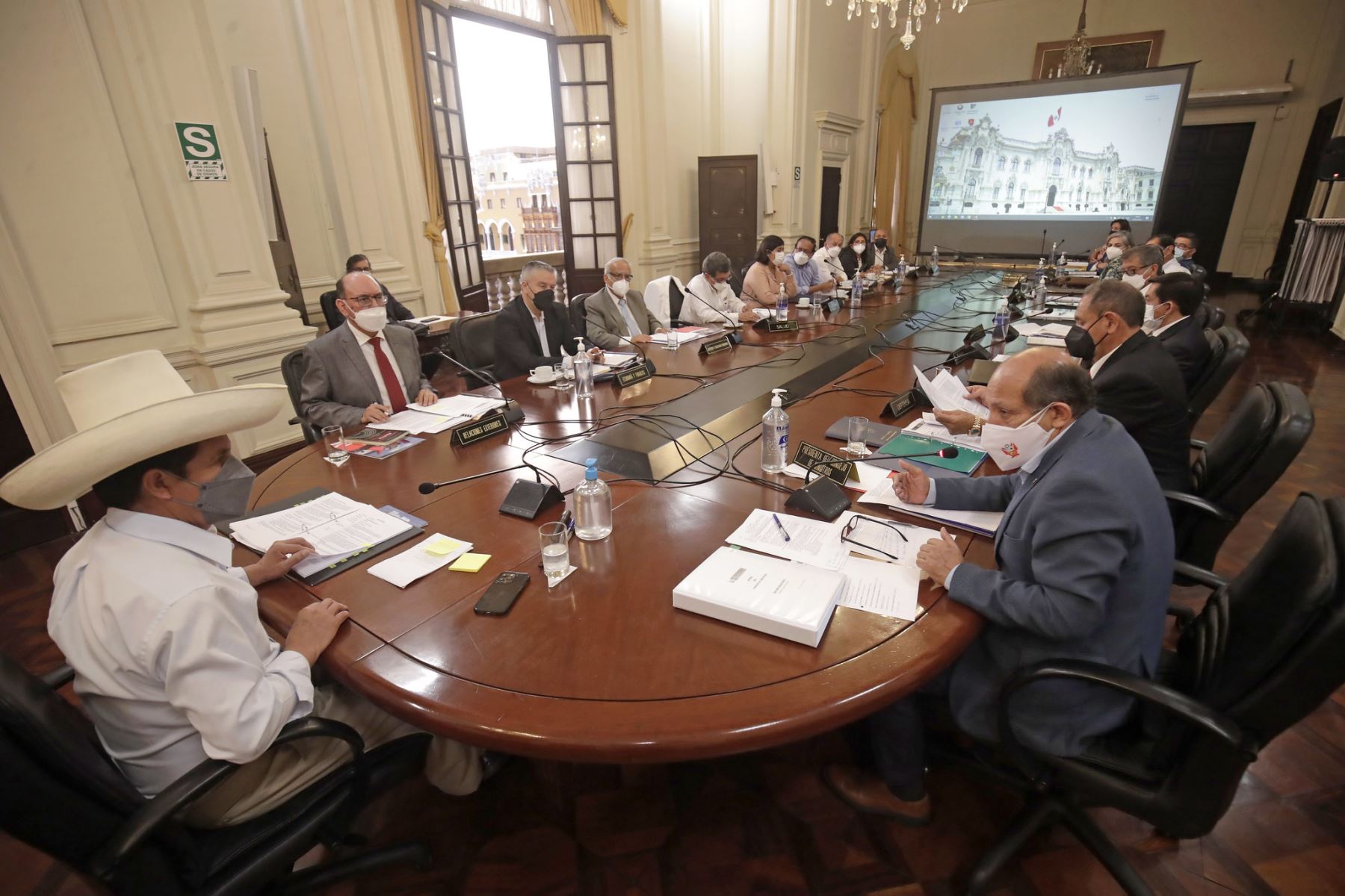 “Ser cauto me hace permanecer en mi idea de que Castillo no completa el año de su gobierno”