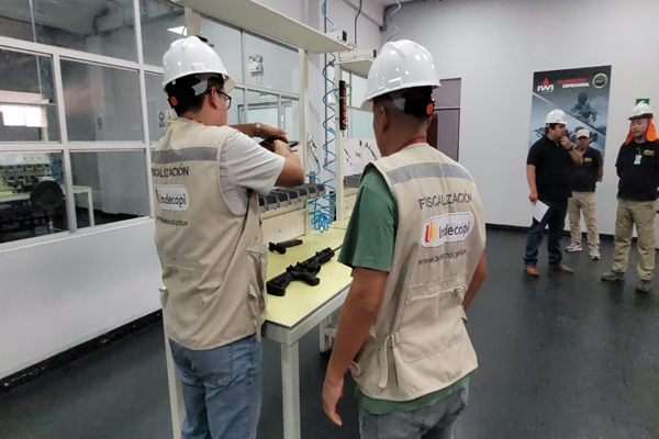 Fame entrega información a fiscalizadores de Indecopi sobre ensamblaje de fusiles Arad