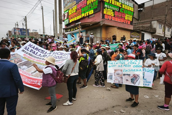 Pobladores del sur de Lima marchan a Palacio exigiendo continuidad de mega obra Nueva Rinconada y la renuncia del Presidente del Directorio de Sedapal