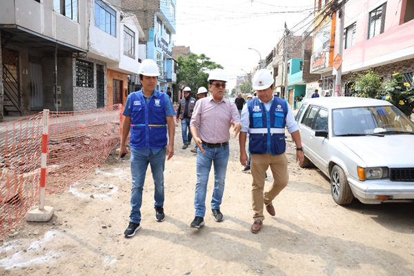 Independencia: Supervisan el avance de la obra de la renovación integral de la av. Los Ficus