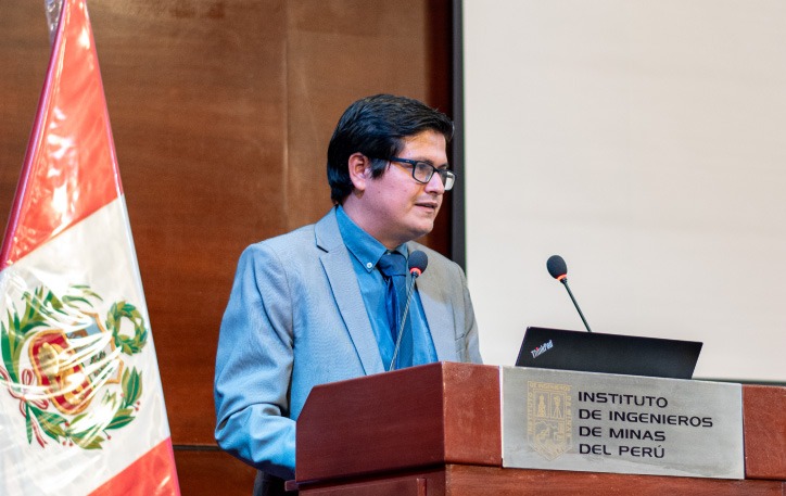 Homar Lozano: “Transformar pasivos mineros en activos aún no es sostenible en el Perú”