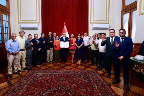 Promulgan Ley que garantiza continuidad académica de docentes universitarios nombrados