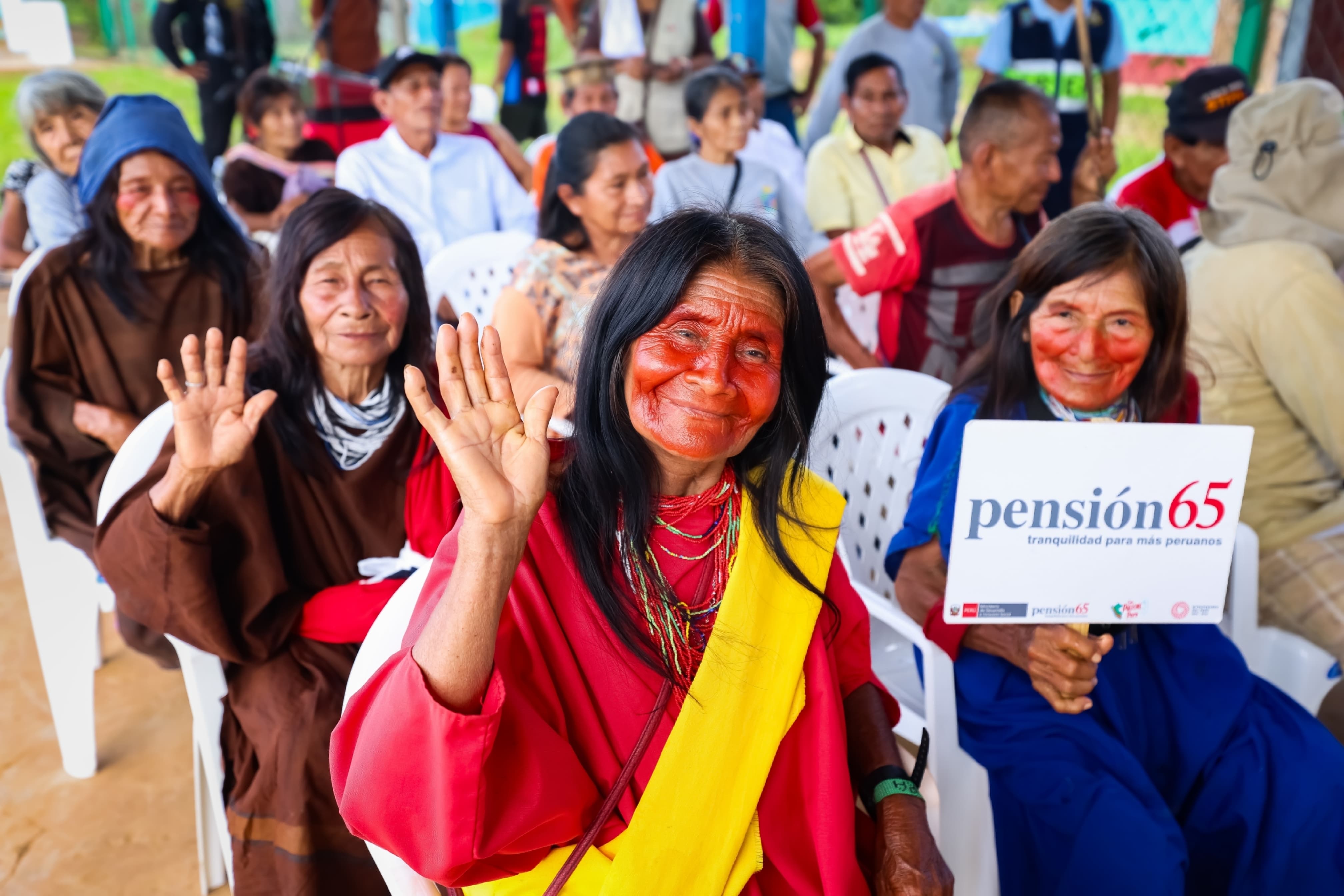 Ucayali: usuarios de Pensión 65 de 6 pueblos originarios cobran subvención y reciben lentes para ver de cerca