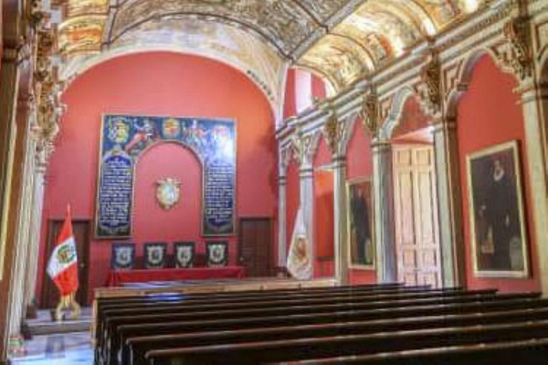 UNMSM: declaran Patrimonio Cultural de la Nación a bienes muebles del salón de grados