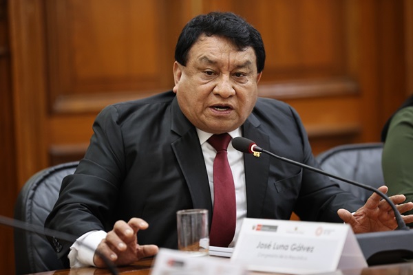 Podemos Perú suma más congresistas  para impulsar agenda social