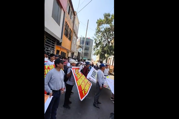 Sindicato de Sociedad Minera Corona realiza plantón de protesta ante Sunafil 