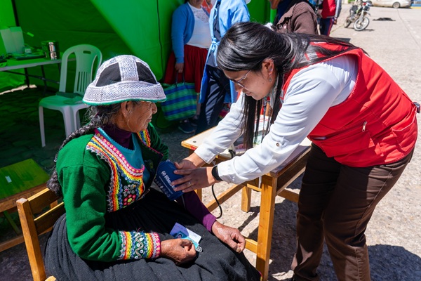 Cusco: usuarios de Pensión 65 previenen enfermedades y protegen su vista de rayos UV en el distrito de Quehue