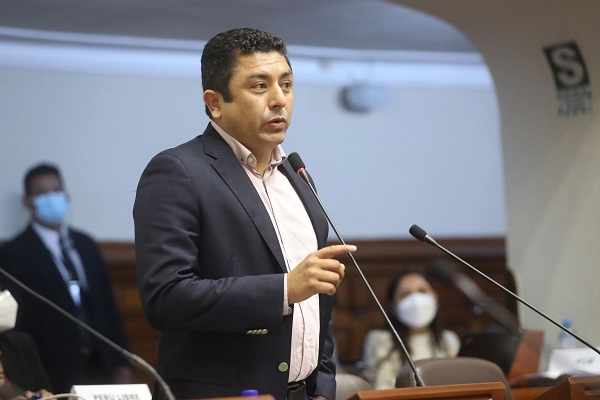 Congresista Guillermo Bermejo presenta su renuncia a bancada de Perú Libre