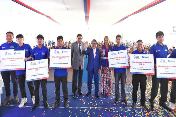 Gore Callao entregó becas integrales Senati a 120 jóvenes chalacos de bajos recursos 