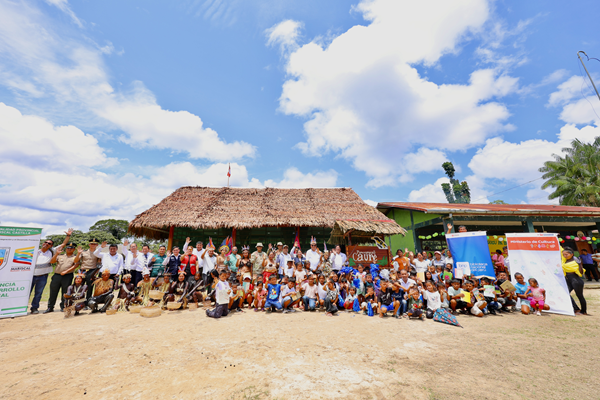 Inicio de clases con un hito histórico en la Amazonía: se inaugura moderna biblioteca nativa en zona de frontera