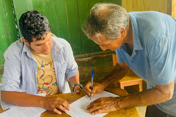 SERFOR Y GORES inician entregas de títulos habilitantes para formalizar a familias productoras