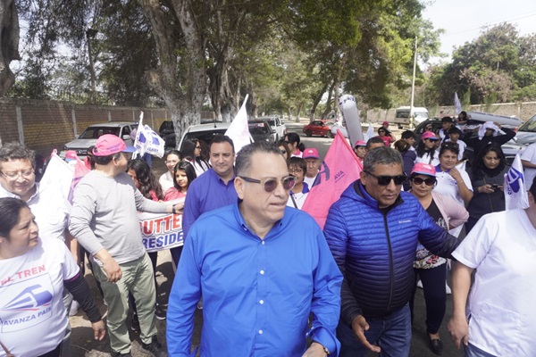 Phillip Butters cierra su visita en Trujillo con recorridos y compromisos en El Milagro, Chicama y Paiján