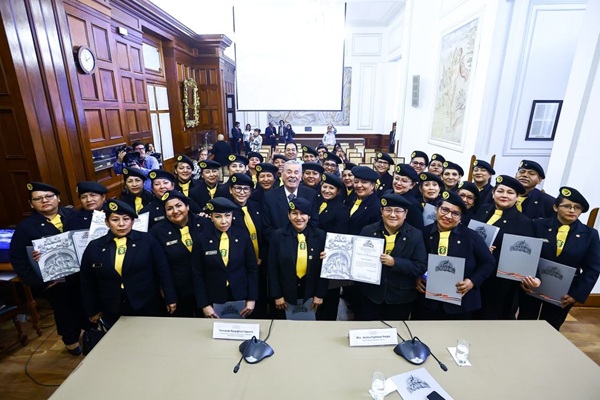 Rospigliosi destaca valentía y patriotismo de licenciadas del Ejército que lucharon contra el terrorismo