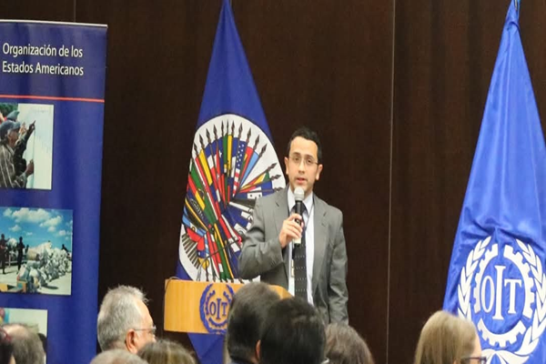 Ex funcionario de Naciones Unidas inscribe su candidatura al Congreso y exige que se legisle a favor de la población