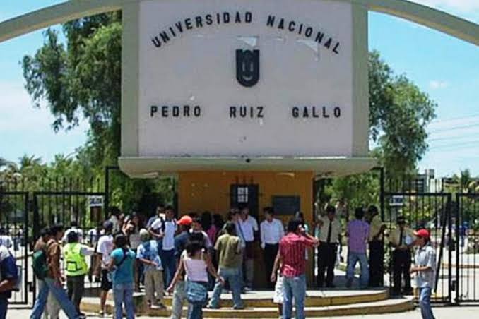 Congresista Ayasta anuncia que Sunedu validó firma de secretario general de la universidad Pedro Ruiz Gallo