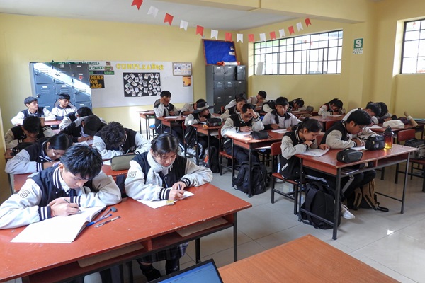 Midis invita a adolescentes del programa Juntos a prepararse para postular a Beca 18