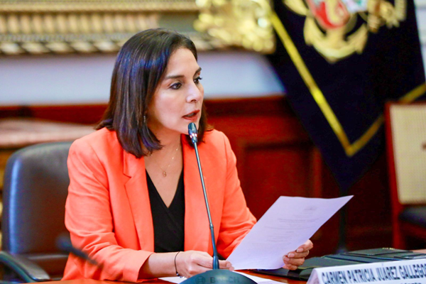 Patricia Juárez impulsará proyecto de ley que prohíbe circulación de motos lineales con pasajeros