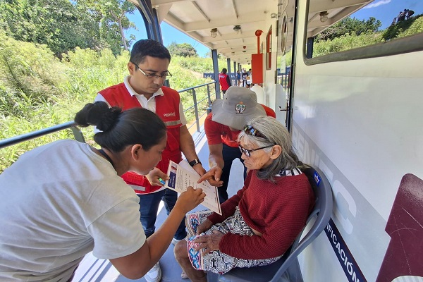 Ucayali: Pensión 65 atiende a usuarios de 12 comunidades nativas a bordo de una embarcación fluvial