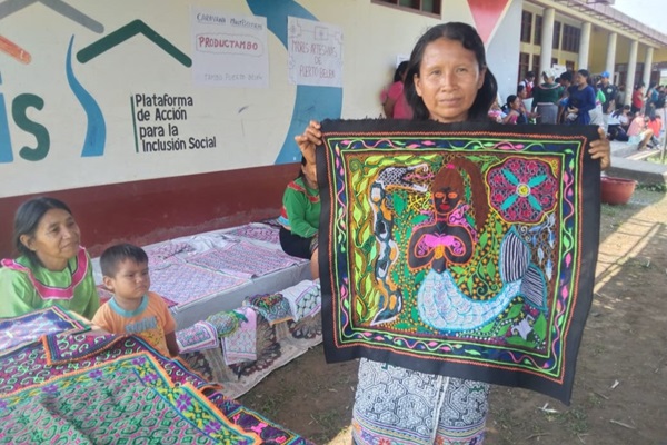 Con arte y tradición, mujeres Shipibo-Konibo construyen su futuro en Ucayali con apoyo del Tambo del Midis