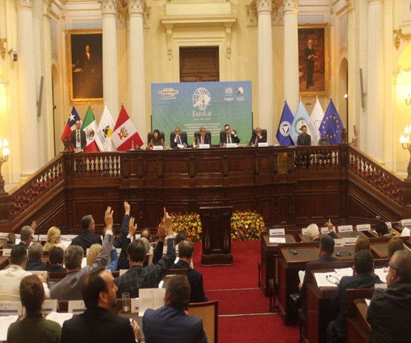 Con balance positivo y amplio debate se clausuró la decimosexta reunión de Eurolat 