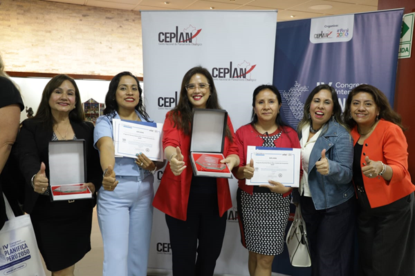 MIMP: Programa Nacional Warmi Ñan recibe reconocimiento de Ceplan por intervenciones que contribuyen al cierre de brechas