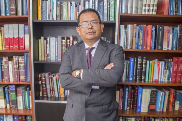 Abogado del presidente Pedro Castillo envía carta notarial a la revista Caretas