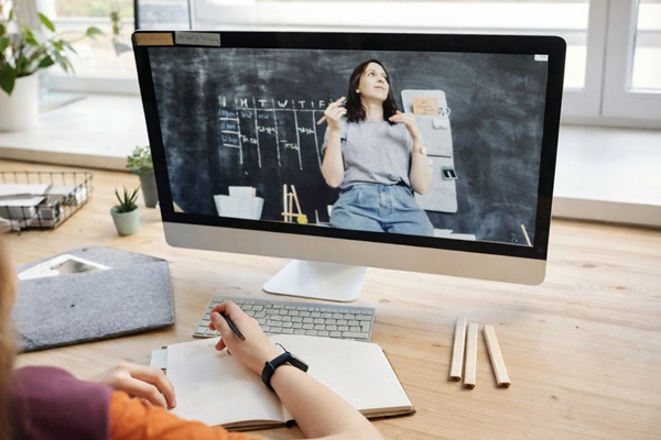 Tutoría con IA logra superar metodologías tradicionales y se convierte en clave para reducir brechas