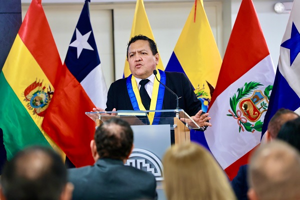 Presentan libro “Bicentenario del Congreso Anfictiónico de Panamá”, reeditado a iniciativa del Parlamento Andino