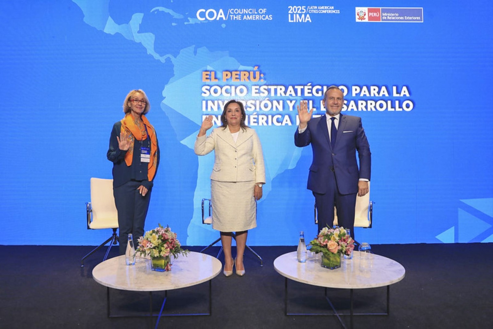 Mandataria Dina Boluarte invita a empresarios a seguir invirtiendo en el Perú